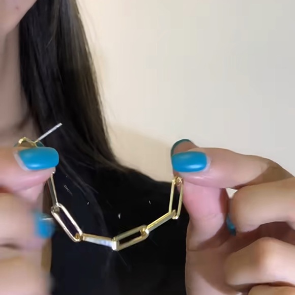 earring - Picture 3 of 4